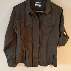 COLUMBIA Women's Omni-Shade long Sleeve Shirt-XL. Dark Olive color